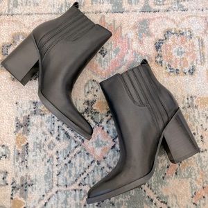 Marc Fisher LTD, Oshay, Pointed Toe Leather Bootie, 6M, Black, (Women)